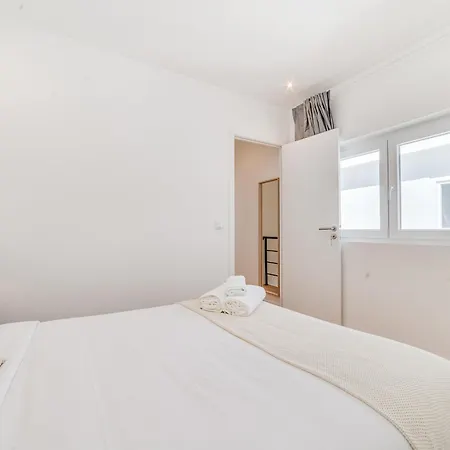 Campolide Duplex Apartment *