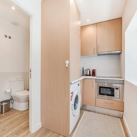 Campolide Duplex Apartament *