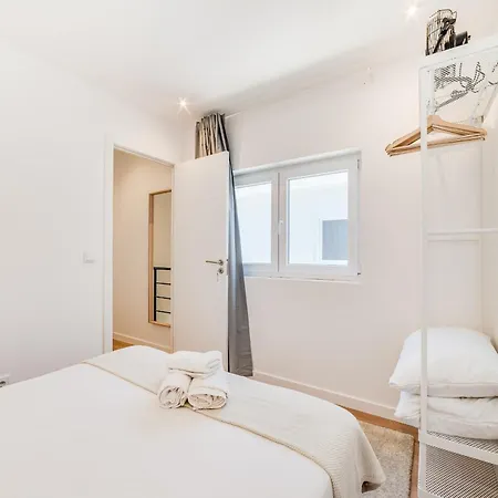 Campolide Duplex Apartament *