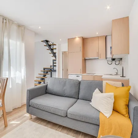 Campolide Duplex Apartament *