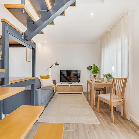 Campolide Duplex Apartament