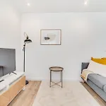 아파트 Campolide Duplex *