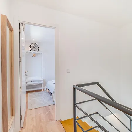 Campolide Duplex Appartement *